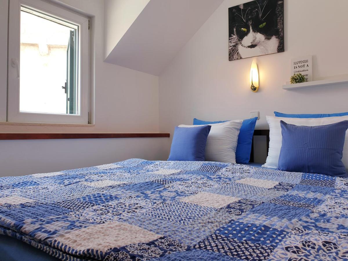 Apartments Sandra In The Historical Center Of The City Супетар Екстериор снимка
