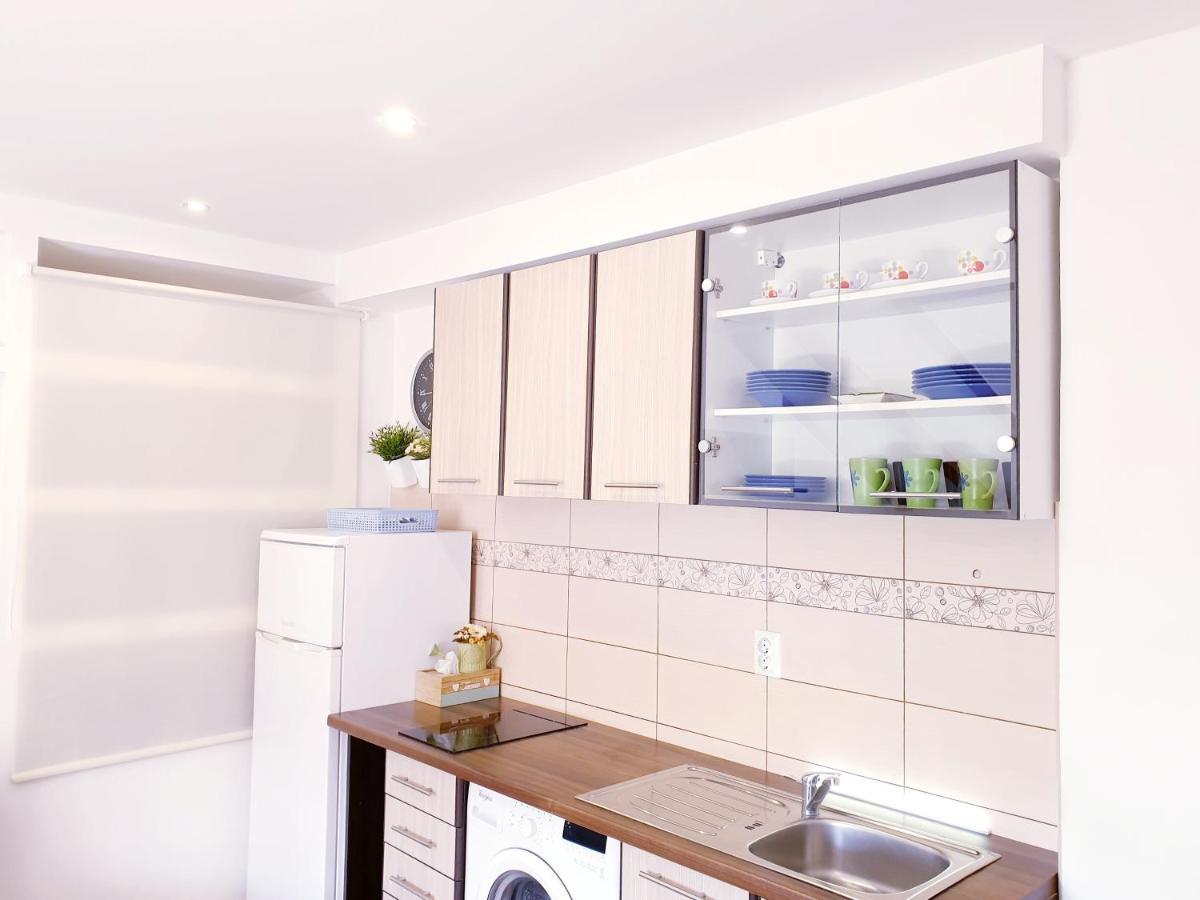 Apartments Sandra In The Historical Center Of The City Супетар Екстериор снимка