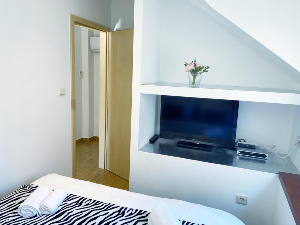 Apartments Sandra In The Historical Center Of The City Супетар Екстериор снимка