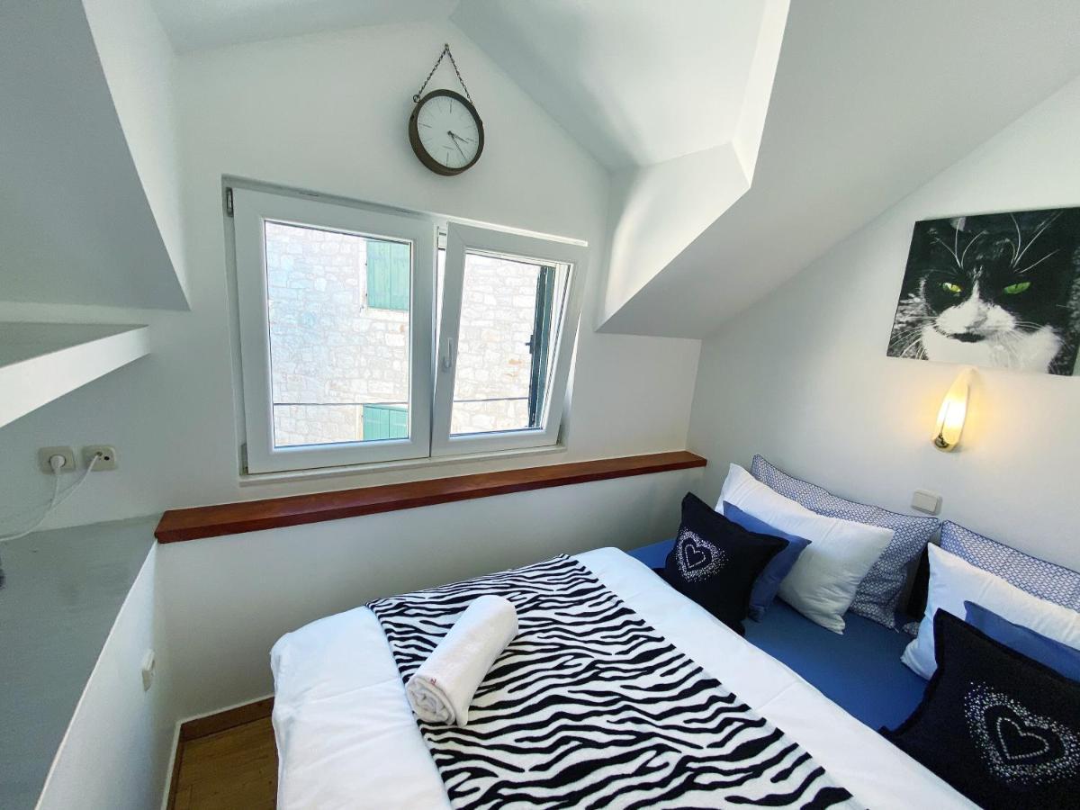 Apartments Sandra In The Historical Center Of The City Супетар Екстериор снимка