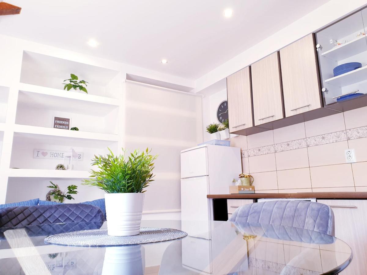 Apartments Sandra In The Historical Center Of The City Супетар Екстериор снимка