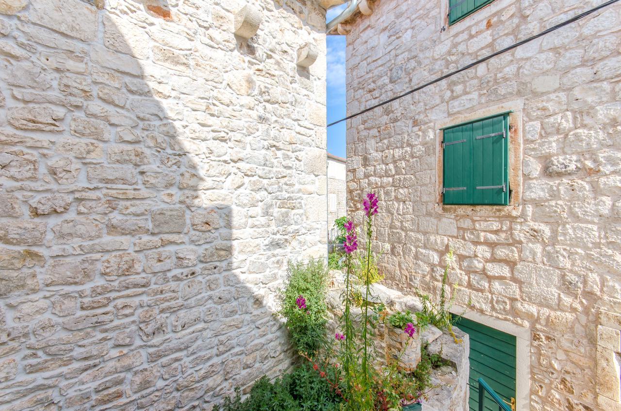 Apartments Sandra In The Historical Center Of The City Супетар Екстериор снимка